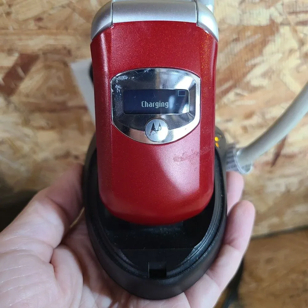 Motorola T720C V262 Flip Phones Lot One Working One For Parts